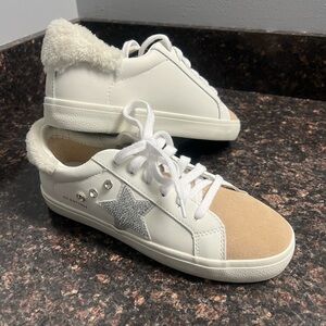 Women’s sneakers, size 8.5